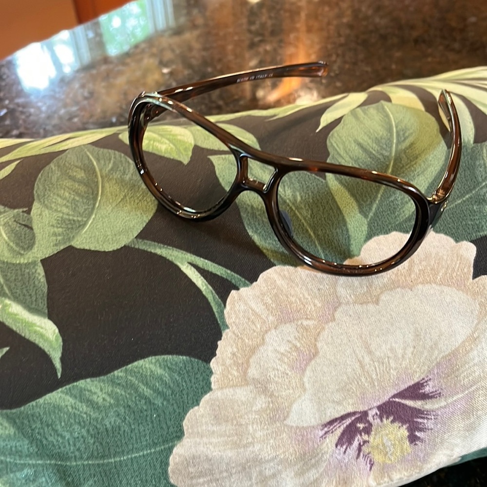 Oakley 26.2 tortoise shell/frames only